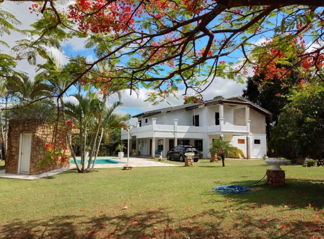 “Casa de Alto Padrão em Residencial Fechado: Luxo e Tranquilidade em Boituva”